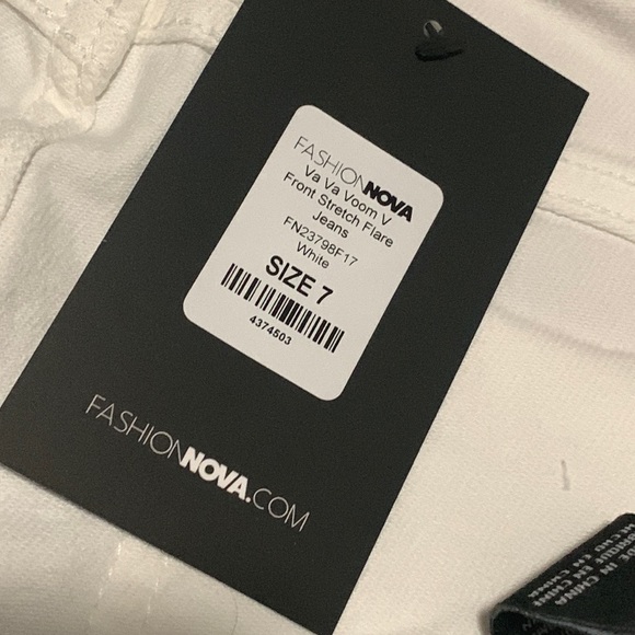 Fashion Nova | Sz 7 white flare jeans - new with tags - Picture 3 of 4